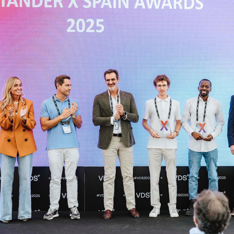 Haptika, dispositiu creat per l'alumni Jordi Puig, guanya el primer premi als Santander X Spain Awards 2025