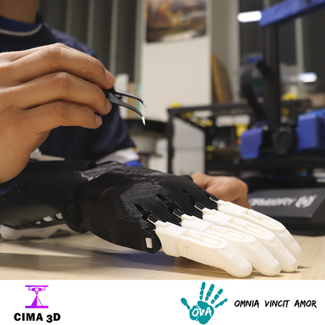 L'associació Cima 3D dona pròtesis a l'ONG OVA