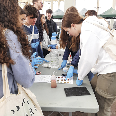 Més de 1.400 estudiants omplen el Parc del Fòrum de ciències i matemàtiques durant la celebració del programa STEAM