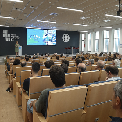 Un centenar de tècnics de laboratori de la UPC es reuneixen al Campus Diagonal-Besòs per compartir experiències i treballar col·laborativament